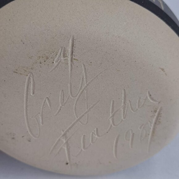 Native American Pottery Wedding Vase Gray and White Signed By Gray Feather Vtg - Picture 8 of 9